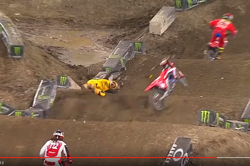 Video: Roczen crashes hard at Anaheim 2