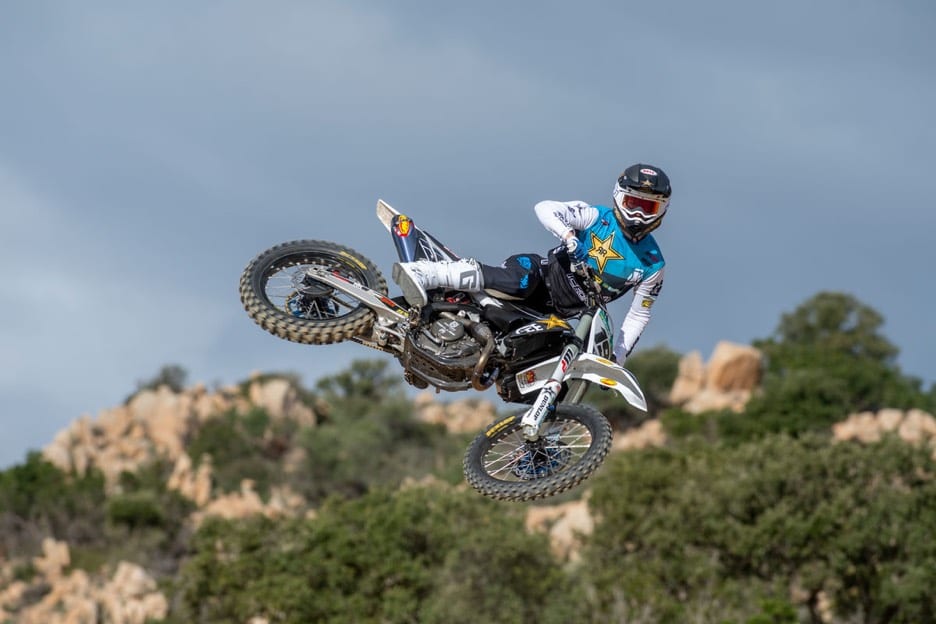 84558_rockstar-energy-iceone-husqvarna_2021_action_olsen_shotbybavo_dsc0677_web