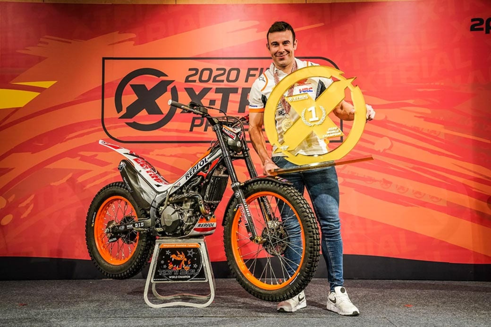toni bou awarded 2020 x trial championship medal toni bou awarded 2020 x trial championship medal