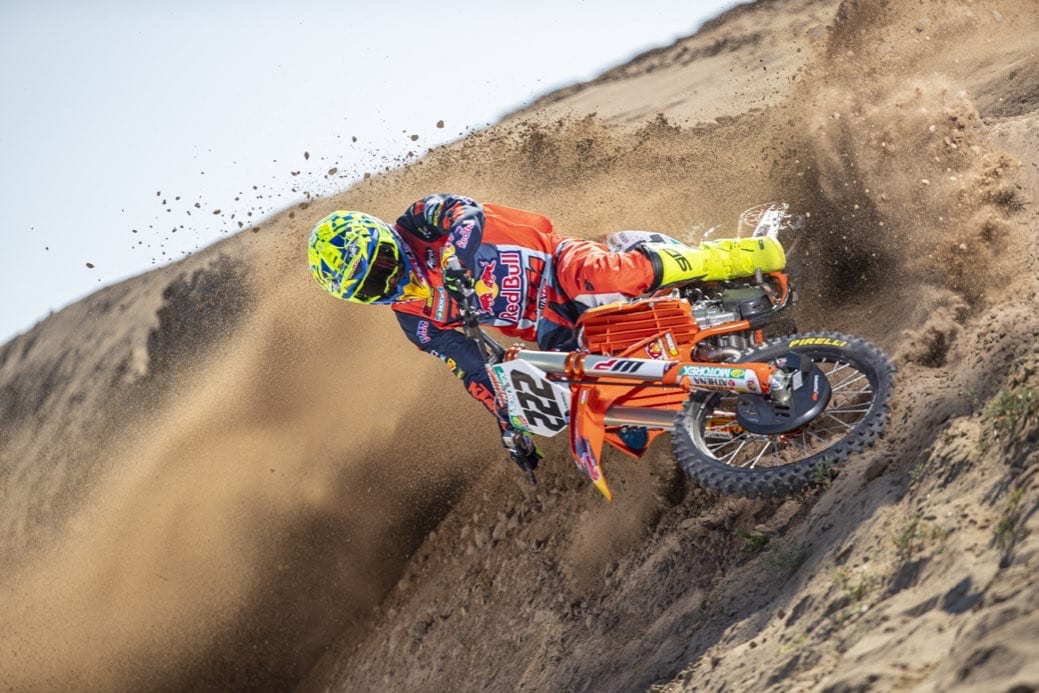 375637_cairoli_ktm_team_2021_jpa_p2_5632_bn_web