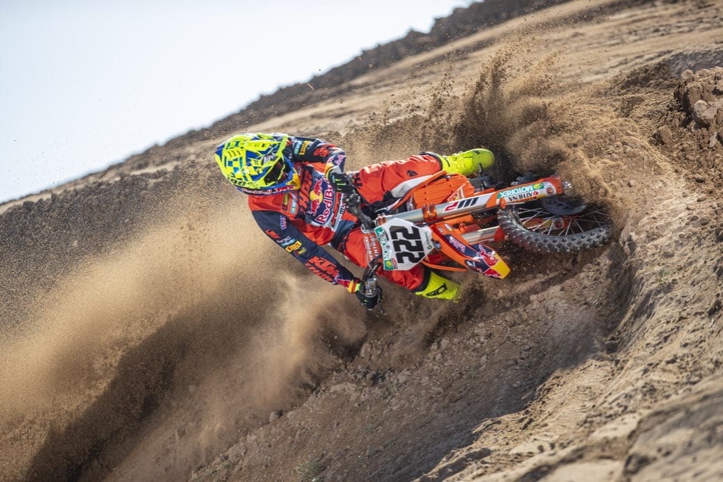 375638_cairoli_ktm_team_2021_jpa_p2_5637_bn_web