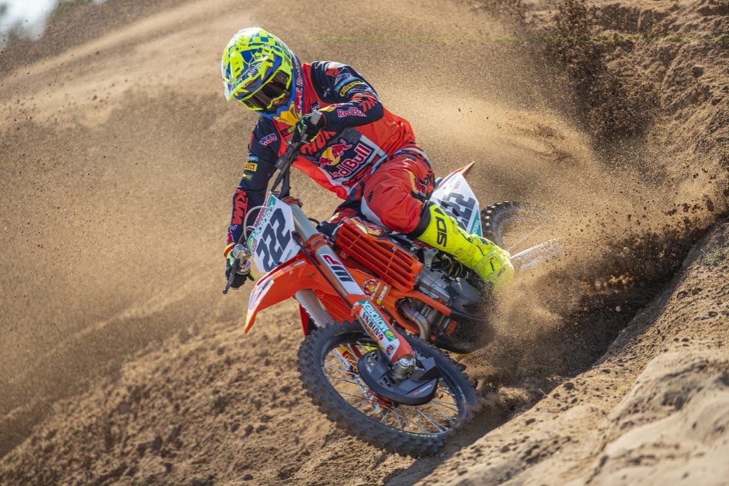 375640_cairoli_ktm_team_2021_jpa_p2_5676_bn_web