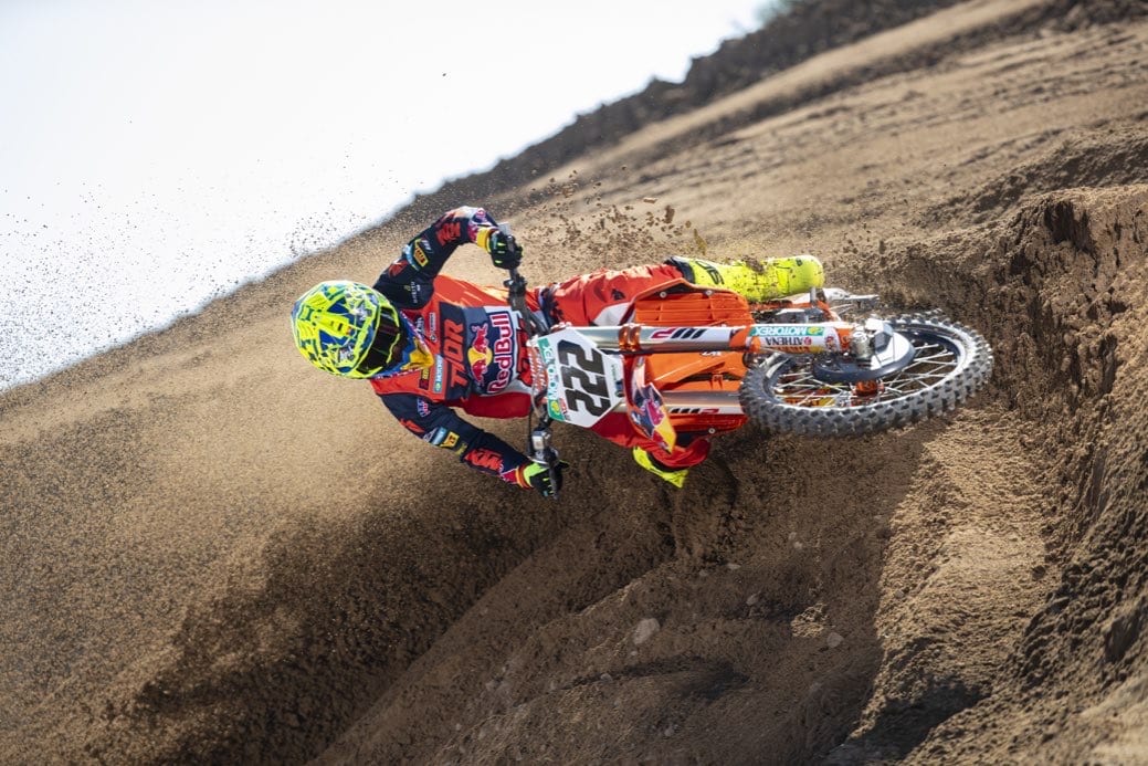 375641_cairoli_ktm_team_2021_jpa_p2_5685_bn_web