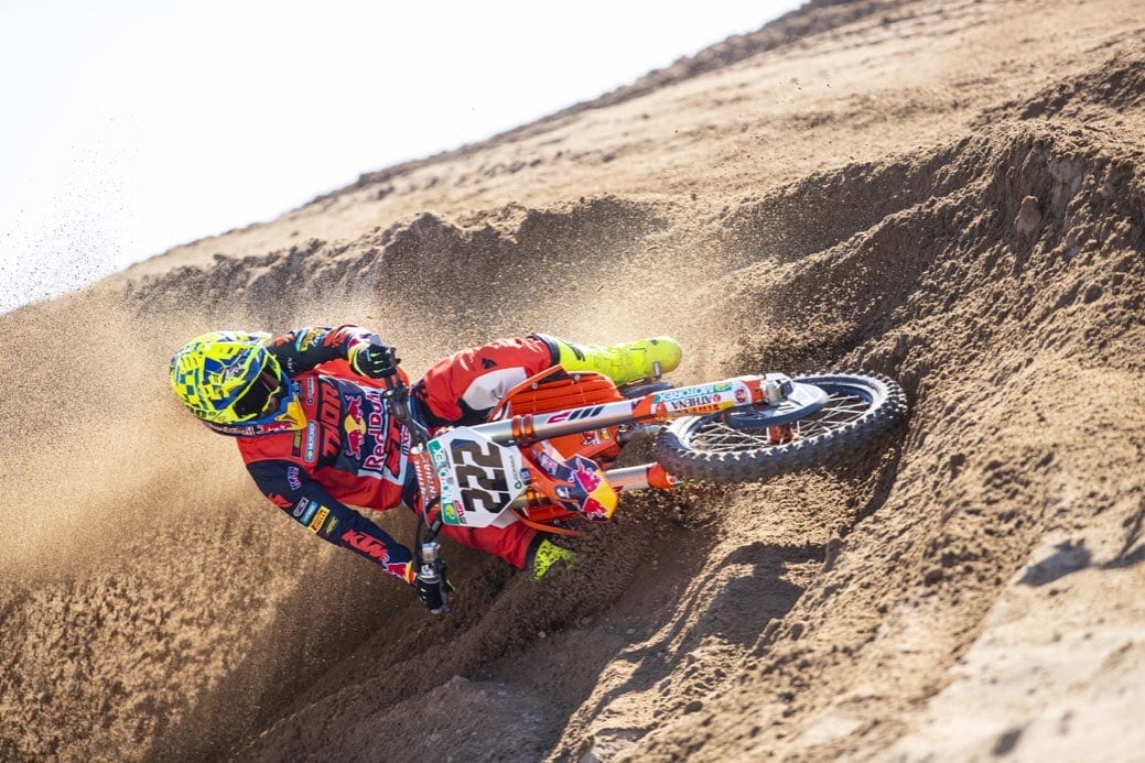 375643_cairoli_ktm_team_2021_jpa_p2_5770_bn_web