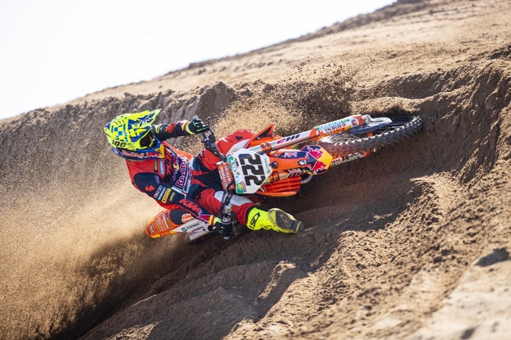 375644_cairoli_ktm_team_2021_jpa_p2_5779_bn_web