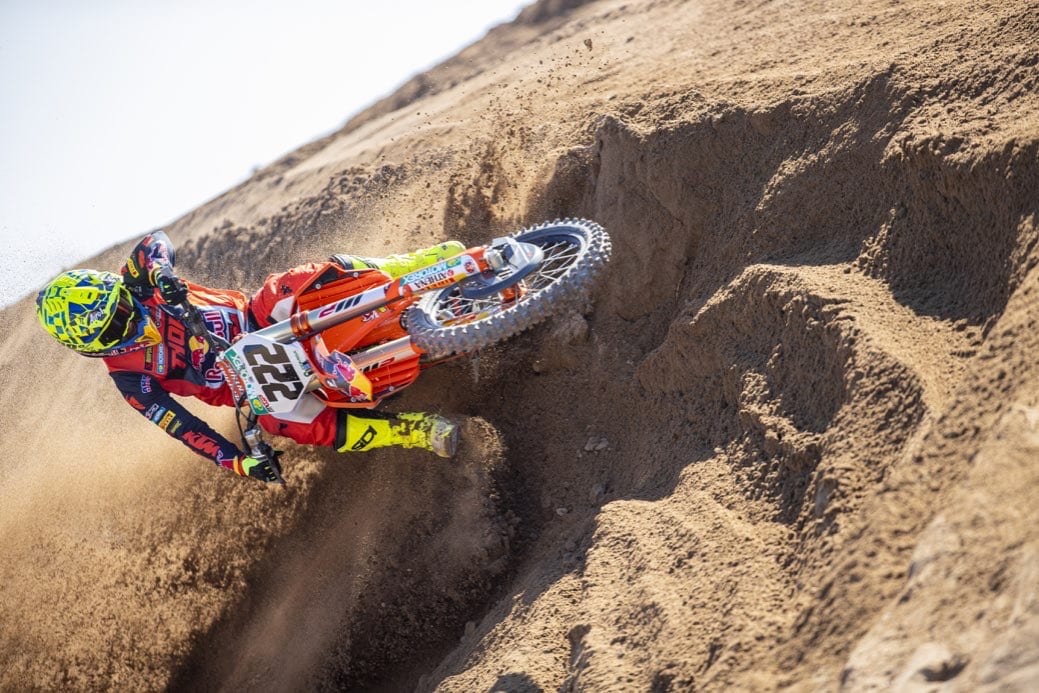 375645_cairoli_ktm_team_2021_jpa_p2_5951_bn_web