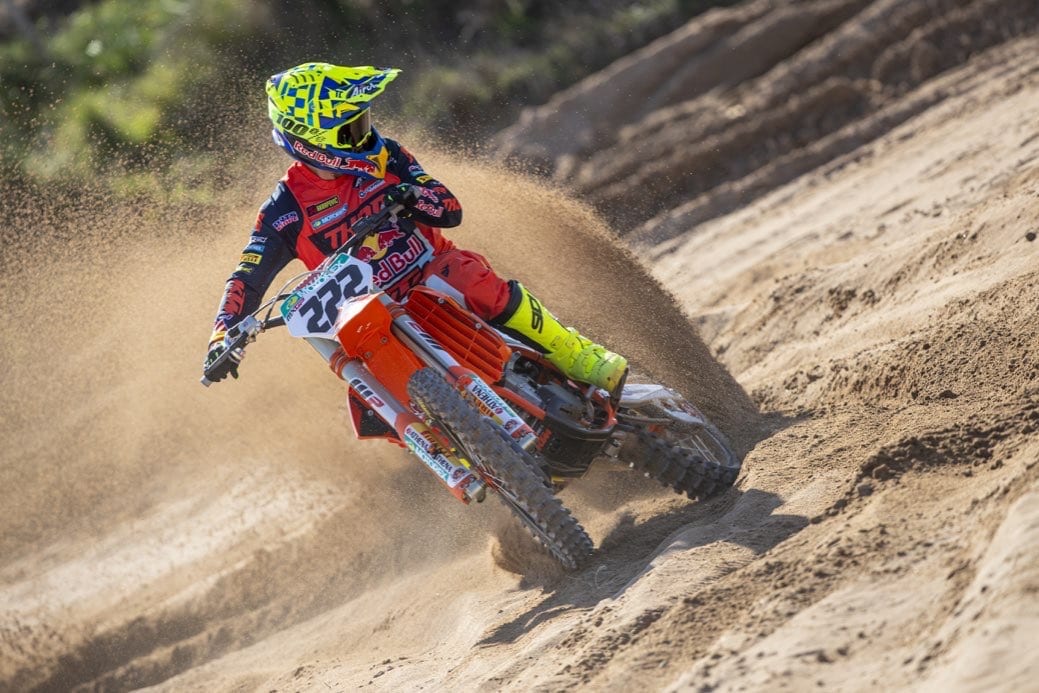 375648_cairoli_ktm_team_2021_jpa_p2_6117_bn_web-2