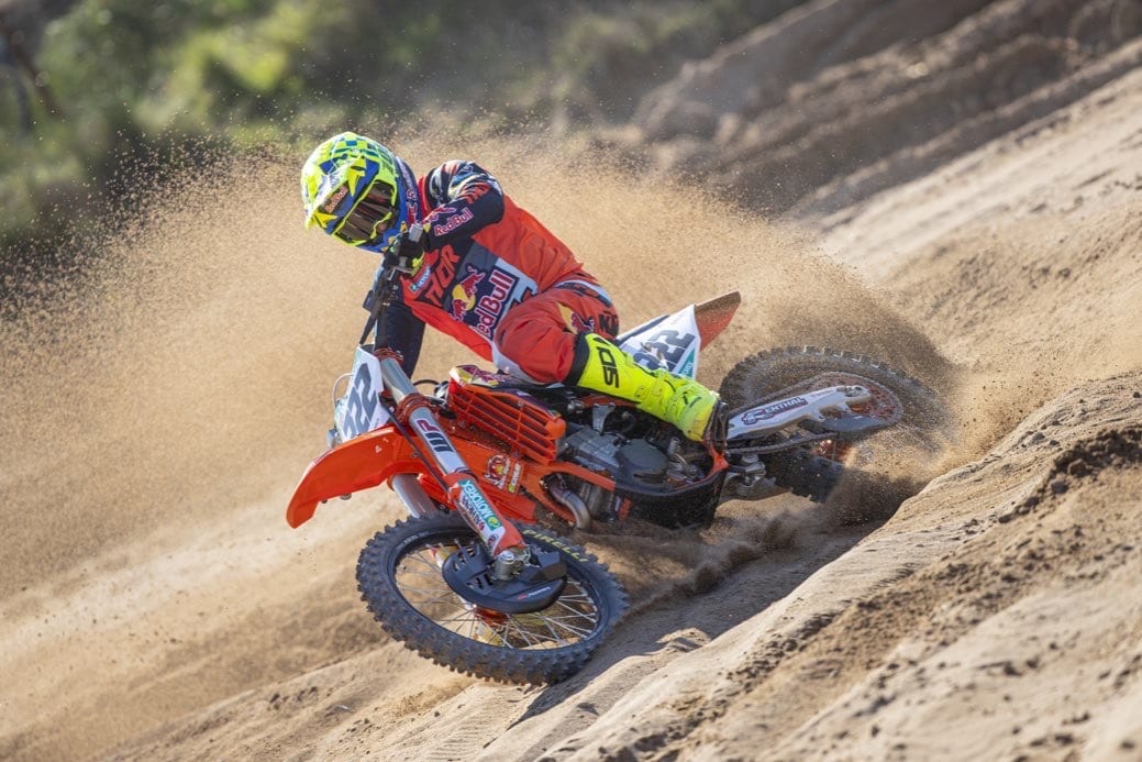 375649_cairoli_ktm_team_2021_jpa_p2_6139_bn_web