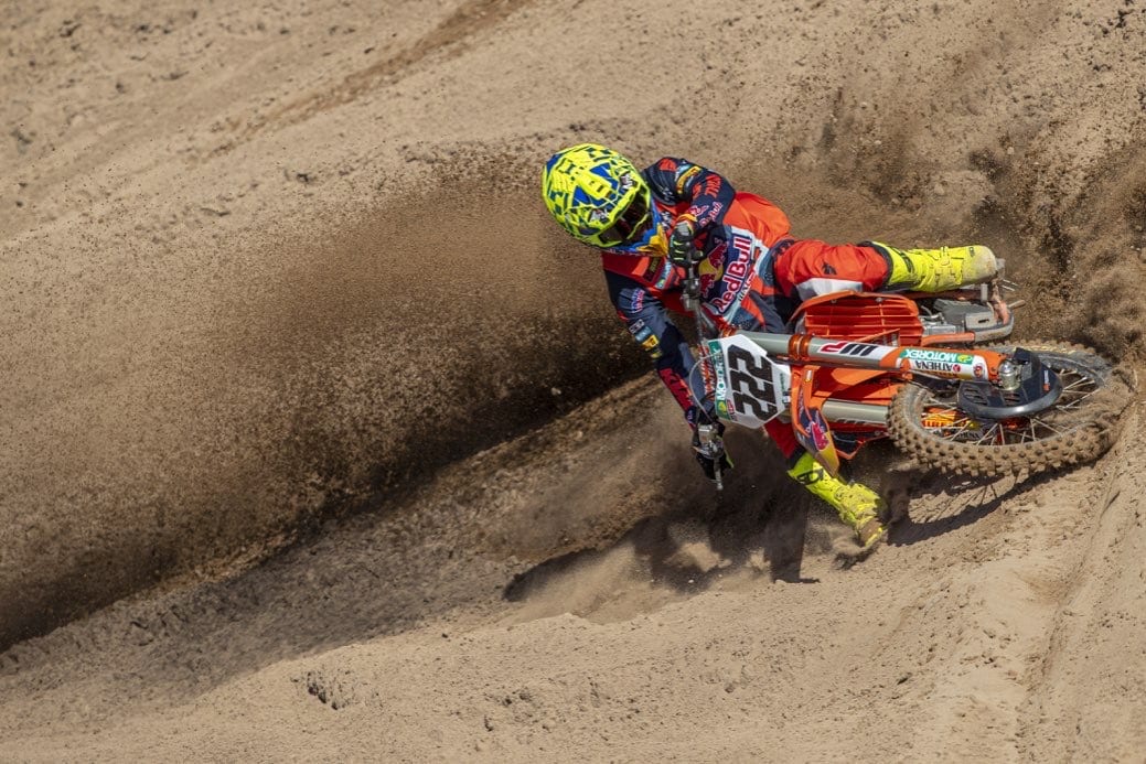 375659_cairoli_ktm_team_2021_jpa_p2_7031_bn_web