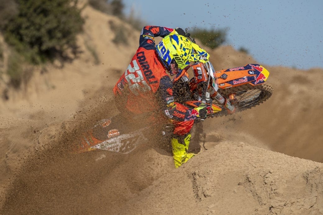 375661_cairoli_ktm_team_2021_jpa_p2_7230_bn_web