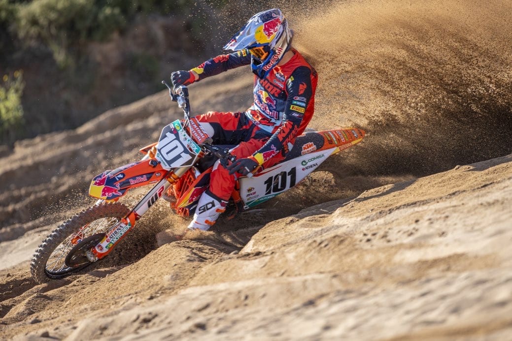 375756_guadagnini_ktm_team_2021_jpa_p2_6270_bn_web