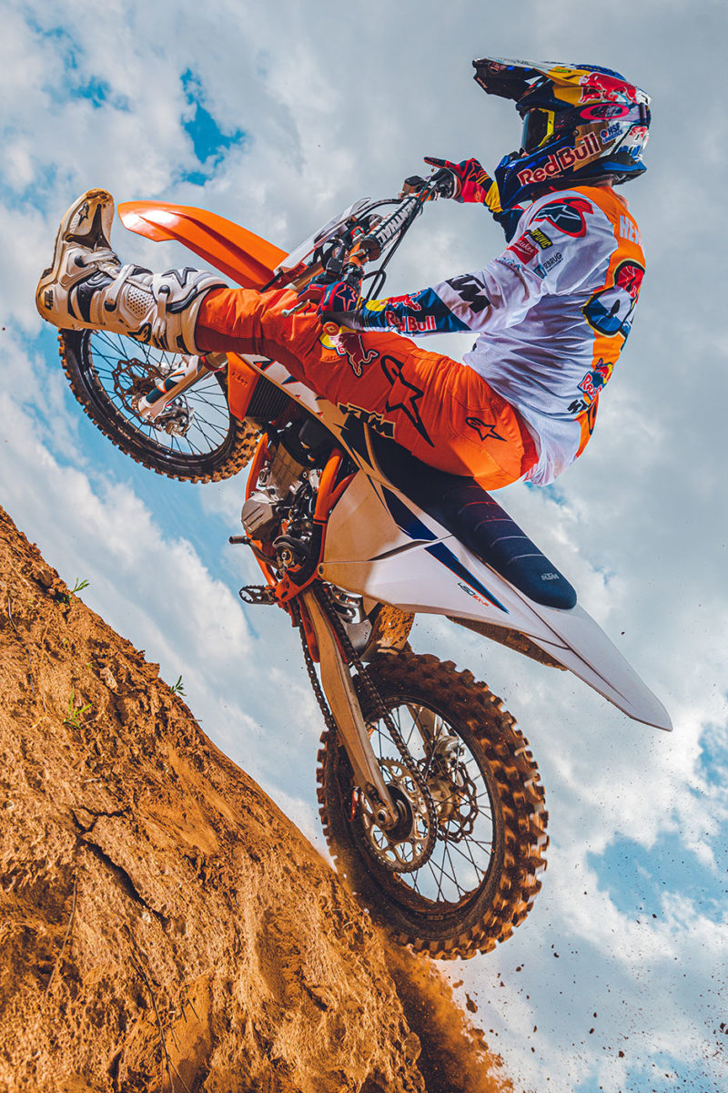 Jeffrey Herlings shredding the 2022 KTM 450 SX-F