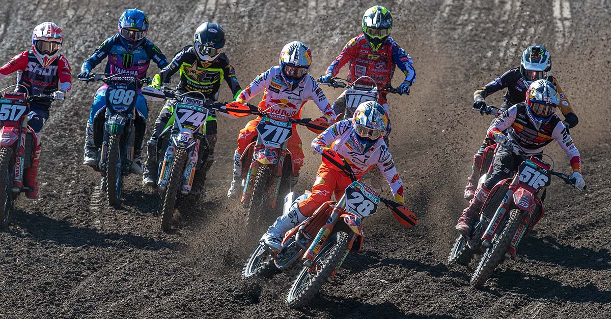 start_mx2_417672_vialle_hofer_mxgp_2021_r15_ah9i3187_fb01