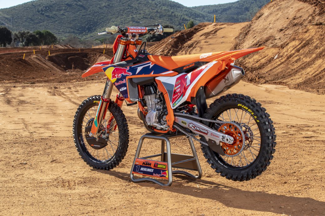 427728_jeffrey_herlings_2022_ktm_team_photoshoot_web