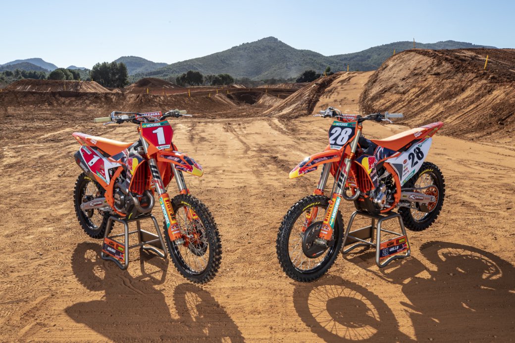 427828_jeffrey_herlings_2022_ktm_team_photoshoot_web