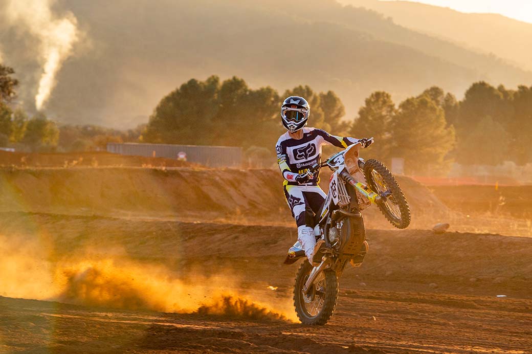 action_husqvarna_factory_mx2_2022_vdmoosdijk_fullspectrum_dsc_3863