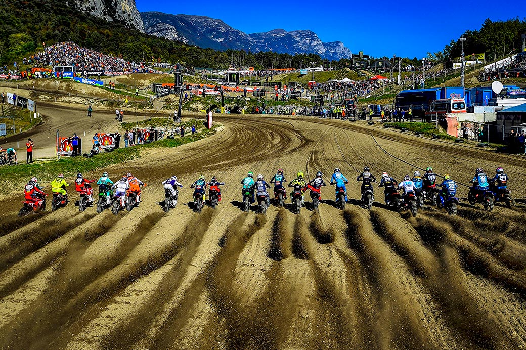 mxgp-trentino-start-infront-01-m01