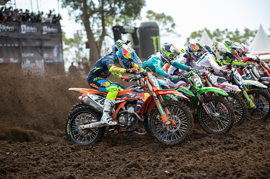 453515_vialle_mx2_start_2022_r12_mxgp_2022_samota-sumbawa_idn_