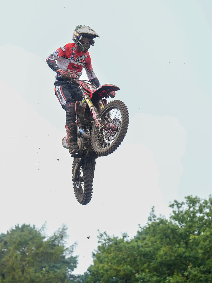 tommy_searle_wins_at_mxgb_whitby_2022_ad14887_tall